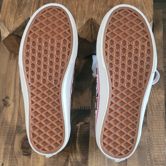 Kids VANS - Size 2. 5 Pre-Owned, Black & White With Multi-Colors Donuts Print - Picture 9 of 9